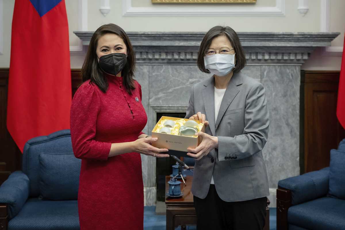 Tsai Ing-wen, Eric Holcomb