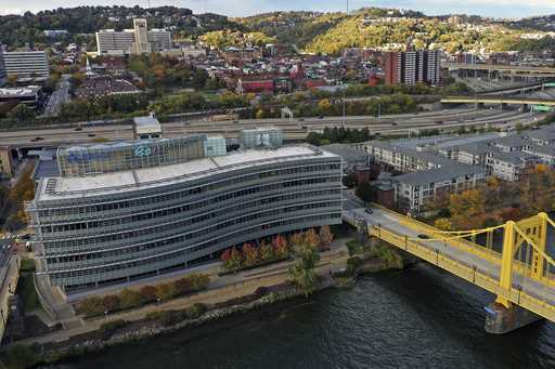 The Alcoa and Arconic headquarters, left, sit on the Northside of Pittsburgh along the Allegheny Ri…