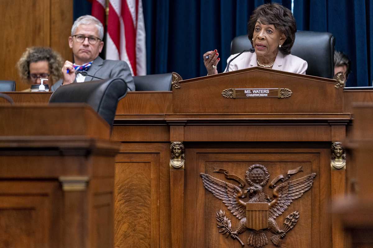 Maxine Waters, Patrick McHenry