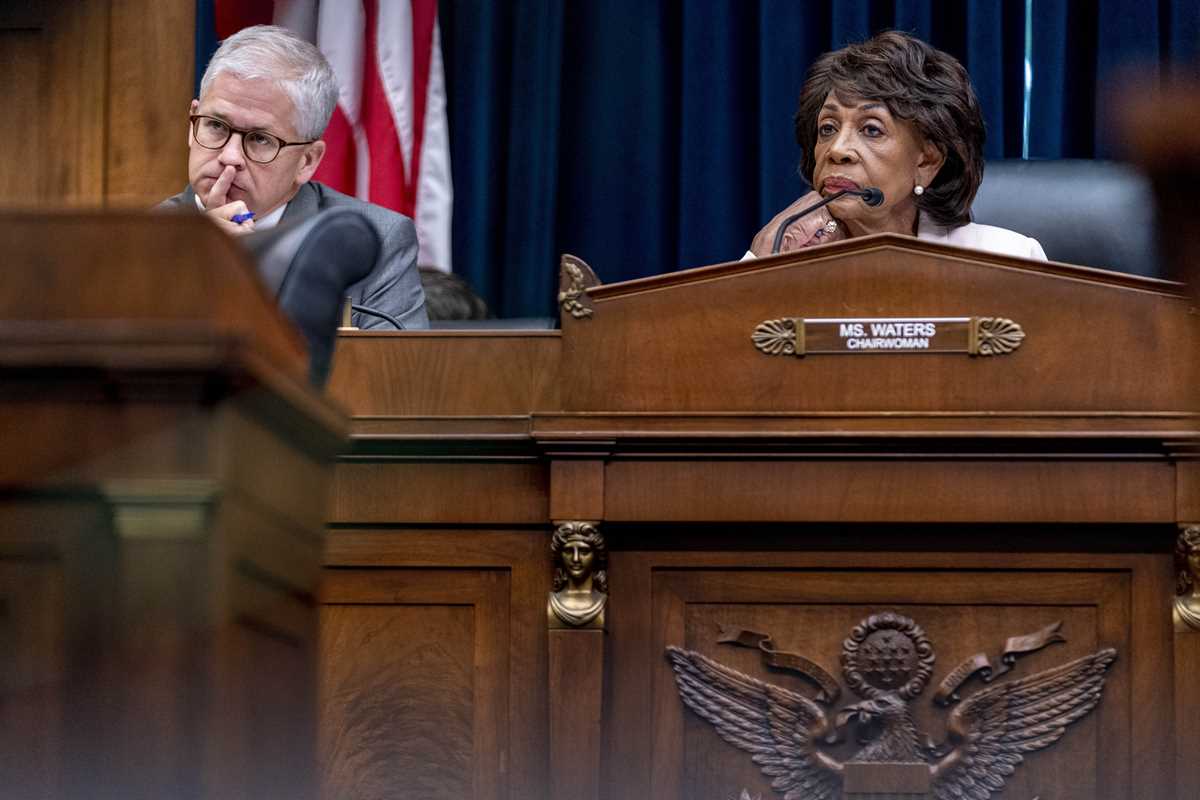 Maxine Waters, Patrick McHenry