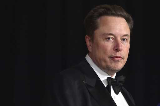 Elon Musk arrives at the 10th Breakthrough Prize Ceremony at the Academy Museum of Motion Pictures …