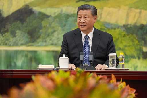 Chinese President Xi Jinping talks to U