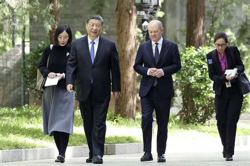 In this photo released by Xinhua News Agency, Chinese President Xi Jinping, second from left, and G…
