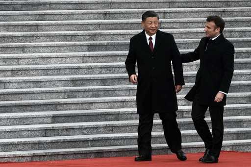 Chinese President Xi Jinping, left, and France's President Emmanuel Macron attend a welcome ceremon…