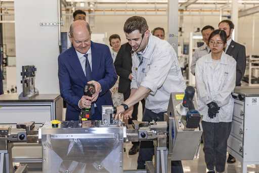 In this photo released by Xinhua News Agency, German Chancellor Olaf Scholz visits Bosch Hydrogen P…