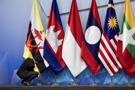 China hosts Southeast Asian ministers as it competes with US