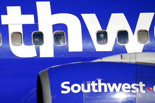 Delta spreads, Southwest no longer sees profit for quarter