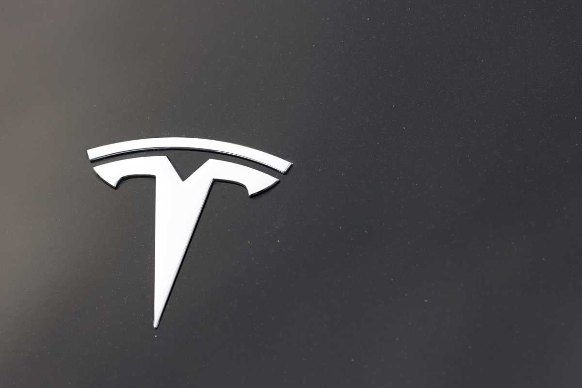 2020 Tesla Model Y, r m