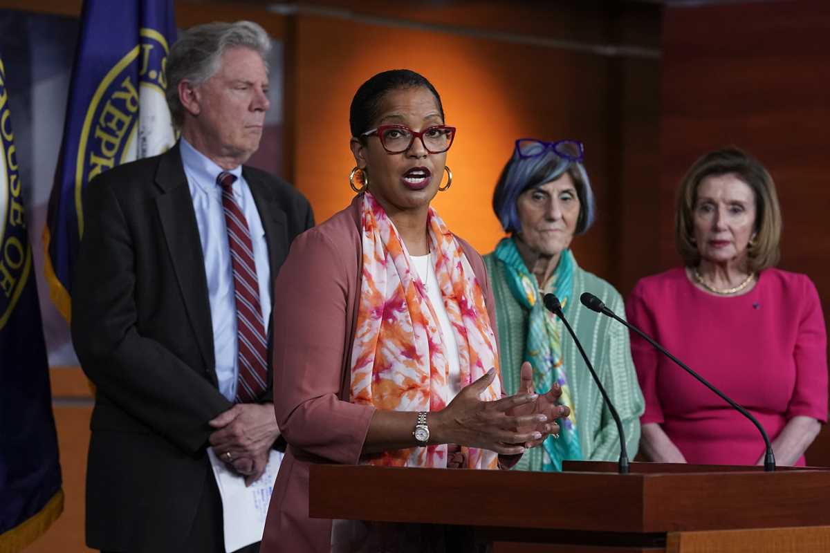 Frank Pallone, Jahana Hayes, Rosa DeLauro, Nancy Pelosi