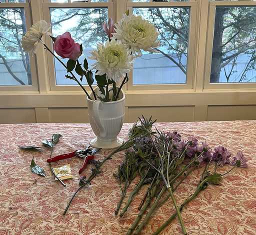 This May 1, 2024 image provided by Jessica Damiano shows a supermarket bouquet of three white chrys…