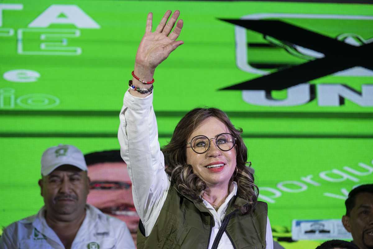 Guatemala voters send 2 presidential candidates on opposite sides of