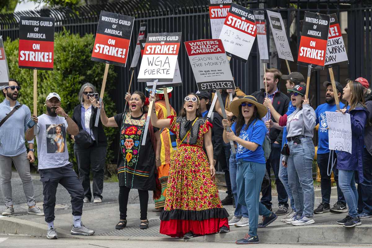 Writers strike felt in missing NBC stars, absence of Fox schedule for
