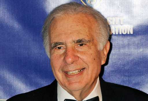 Financier Carl Icahn poses for photos upon arriving for the annual New York City Police Foundation …
