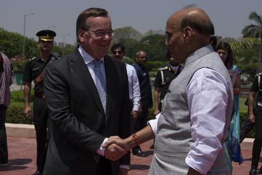 Indian Defense Minister Rajnath Singh welcomes German Defense Minister Boris Pistorius in New Delhi…
