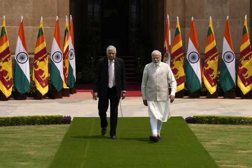 Indian Prime Minister Narendra Modi welcomes Sri Lankan President Ranil Wickremesinghe walk for a p…