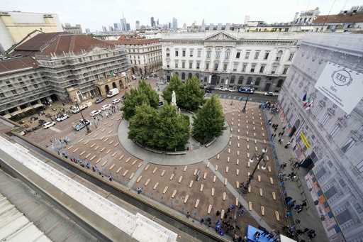 La Scala theatre square is filled with 172 coffins, as many as the number of deaths at work that Lo…