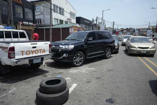 Cars queue to buy fuel at a petrol station in Lagos, Nigeria Tuesday, April 30, 2024