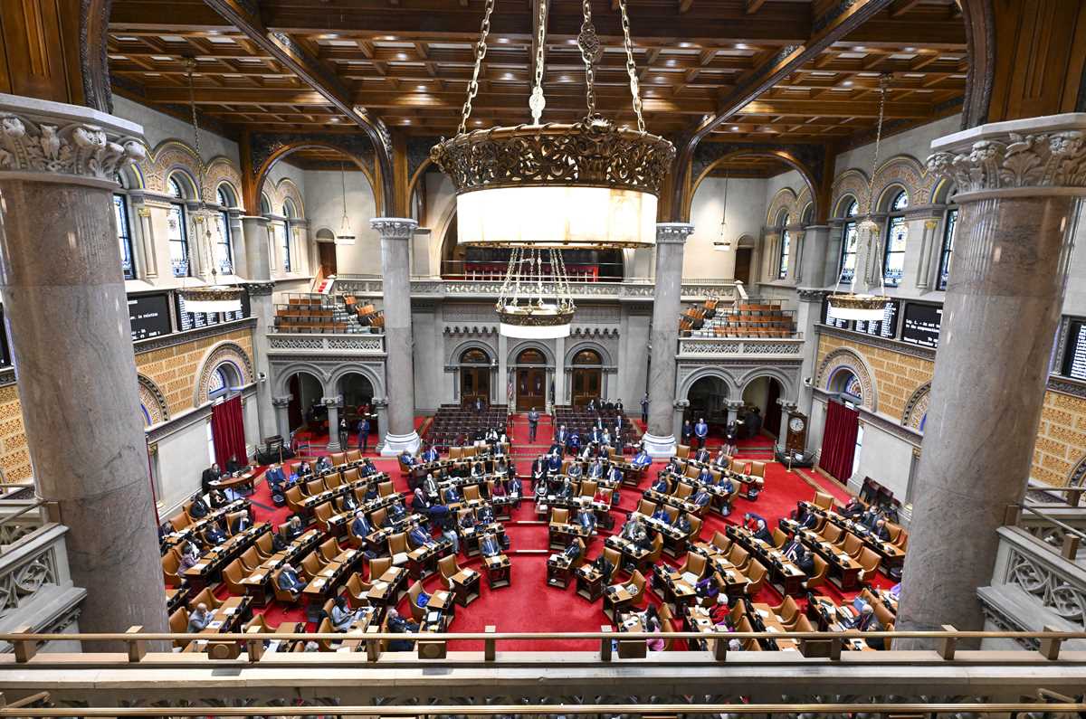 NY legislators pass bill making them nation's best-paid