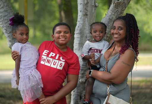 Tamika Davis, right, poses with three of her children, from left, Shanara, 3, Matthew, 11, and Lion…