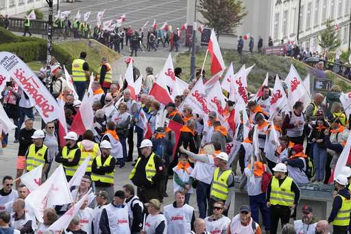 Polish farmers and other protesters gather in downtown Warsaw to protest the European Union's clima…