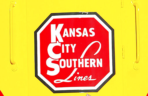 Railroad bidding war for Kansas City Southern is reignited 