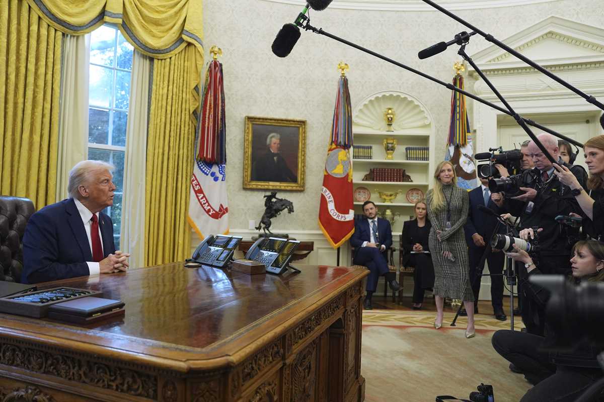 Trump says tariffs on Canada and Mexico coming Saturday, and he's