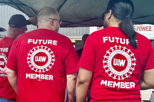 United Auto Workers union supporters attended a May 4, 2024 rally in Birmingham, Ala