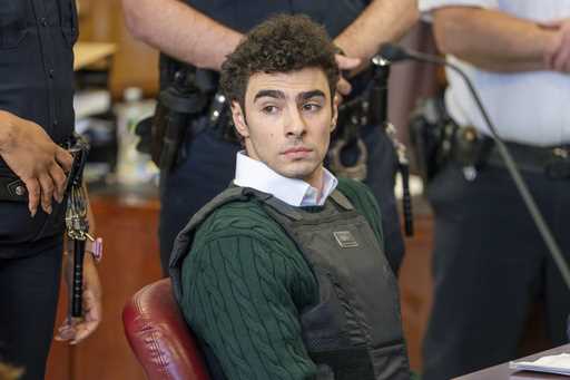 Luigi Mangione, accused of fatally shooting UnitedHealthcare CEO Brian Thompson, appears in Manhatt…