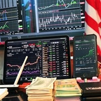 Man who Predicted Trump 2016 Win: “Prepare for Mid-Term Meltdown”