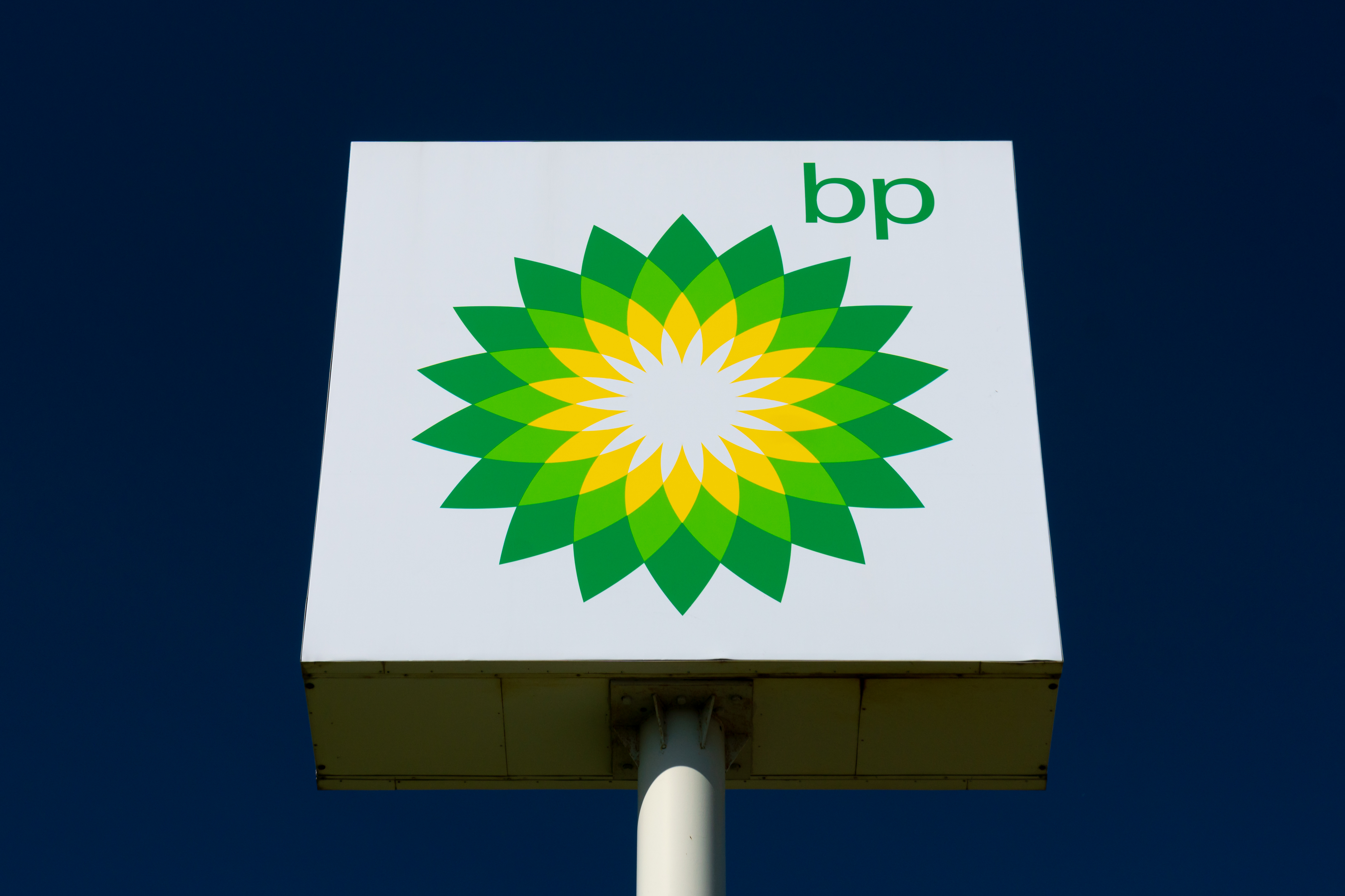 BP stock looks bullish on high dividend yield, new CEO