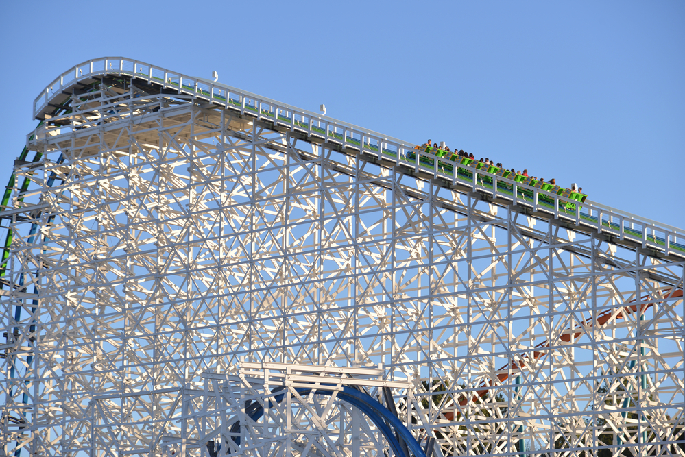 Six Flags Earnings Struggle as Revenue Dips and Attendance Climbs