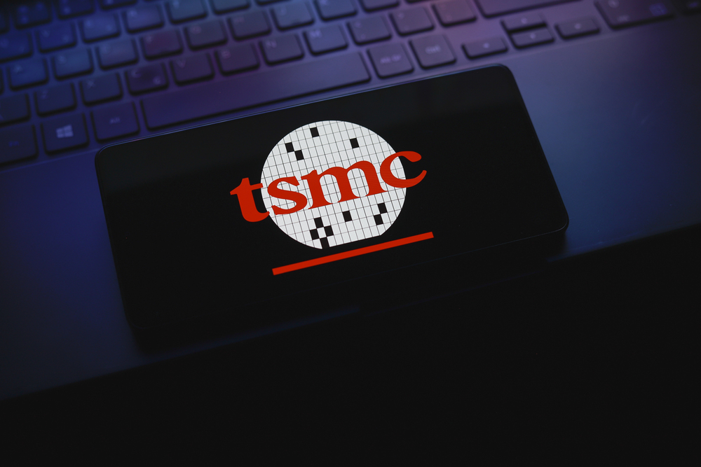 August 3, 2024, Paraguay. In this photo illustration, the Taiwan Semiconductor Manufacturing Company, Limited (TSMC) logo is displayed on a smartphone screen — Stock Editorial Photography
