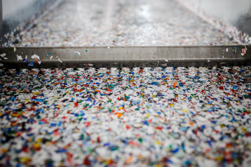 Recycled plastic bottles and waste at the plant — Photo