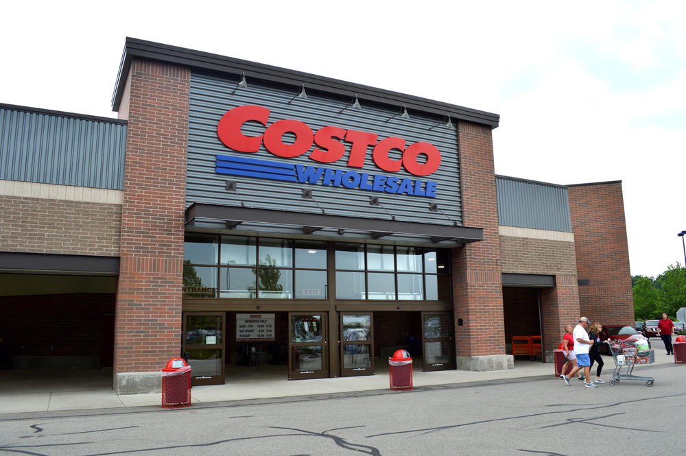 Columbus,Ohio-USA June 20,2019: Costco Wholesale Corporation, doing business as Costco, is an American multinational corporation which operates a chain of membership-only warehouse clubs. — Stock Editorial Photography