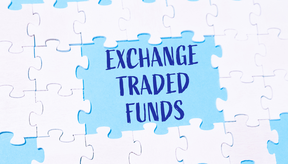 Puzzles on a blue background with the inscription Exchange Traded Funds. High quality photo — Photo