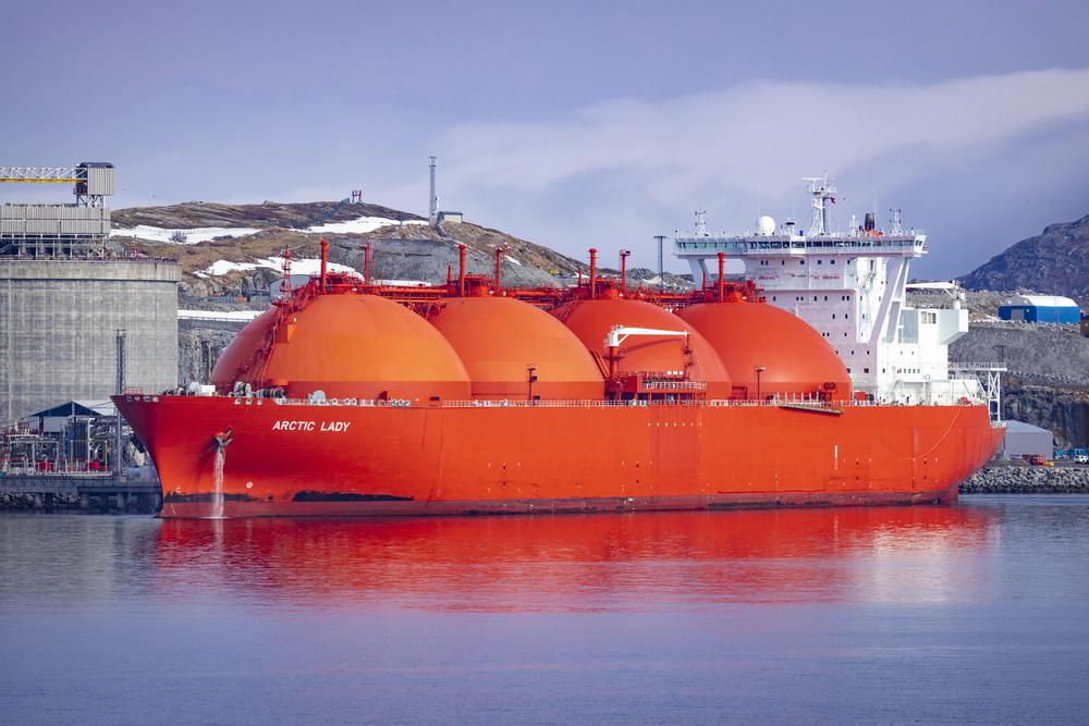 LNG carrier ship in harbor — Stock Editorial Photography