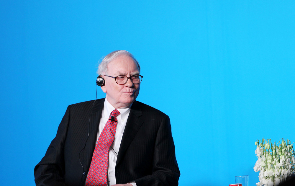 U.S. investor and philanthropist Warren Buffet listens to a question during a press conference in Beijing, China, 30 September 2010.Microsoft Corp. co-founder Bill Gates and billionaire investor Warren Buffett met Chinas super-rich Wednesday (29 Sept