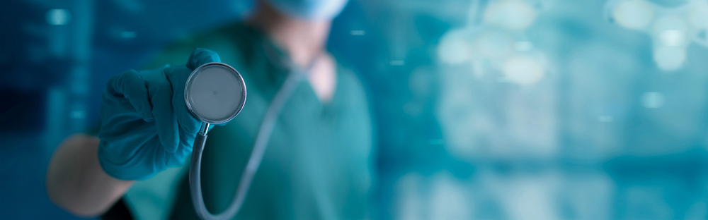 Healthcare and medical concept. Professional Medicine doctor with stethoscope in hand on laboratory. surgeon and nurse. Science, technology and research of medical. — Photo