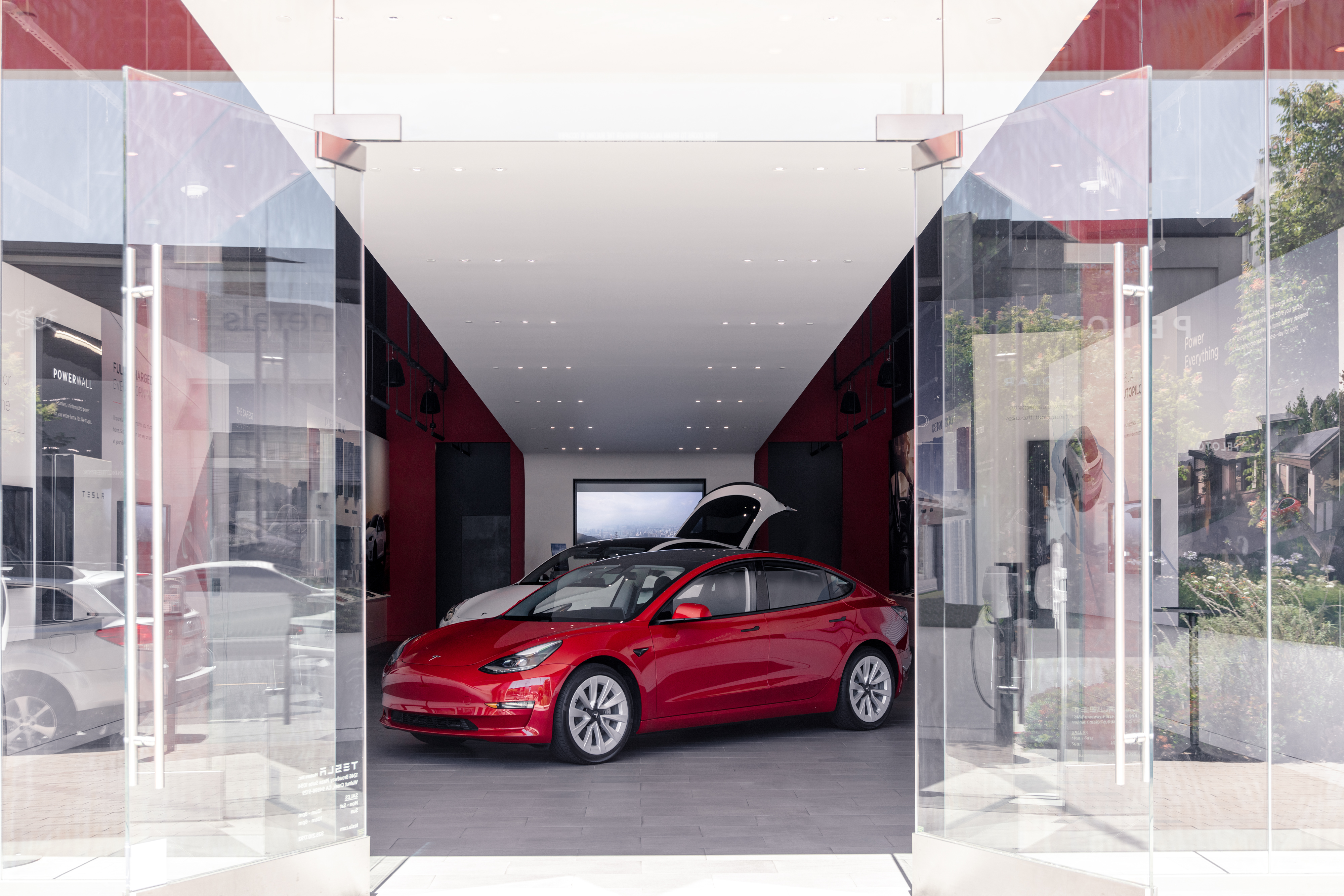 Stores and Galleries Sales_95 Source: Tesla media gallery