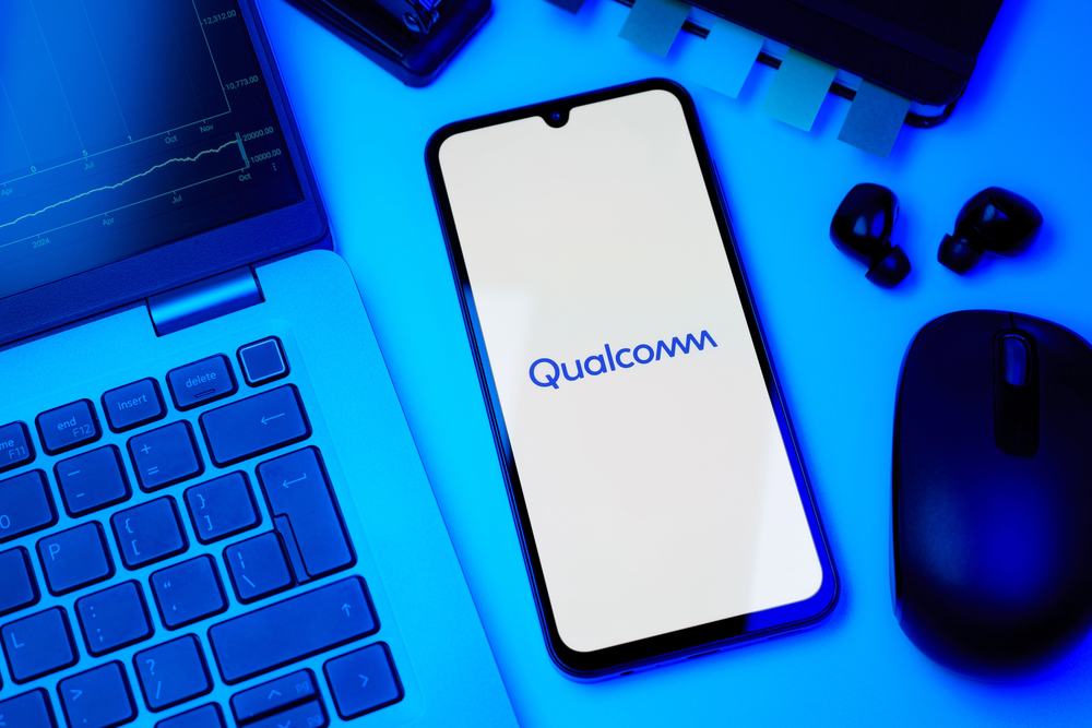 Prague, Czechia - 10 21 2024: Smartphone on surface showing Qualcomm logo. — Stock Editorial Photography