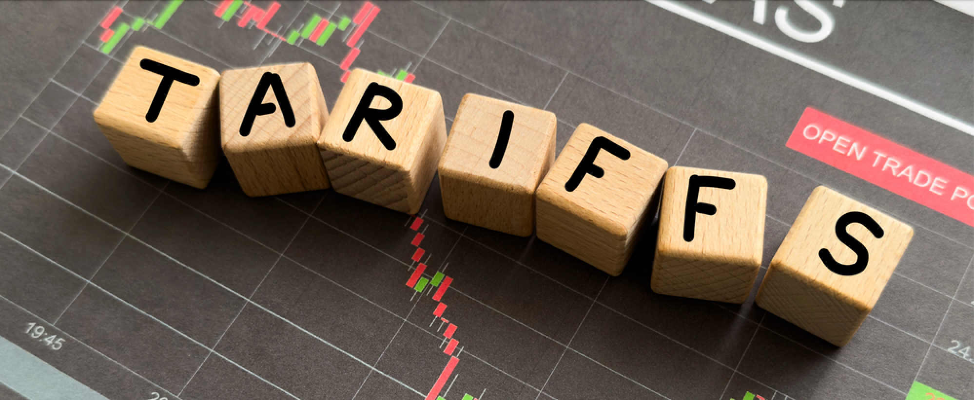 Word Tariff made with wood toy blocks on financial tables. Business concept. High quality photo — Photo