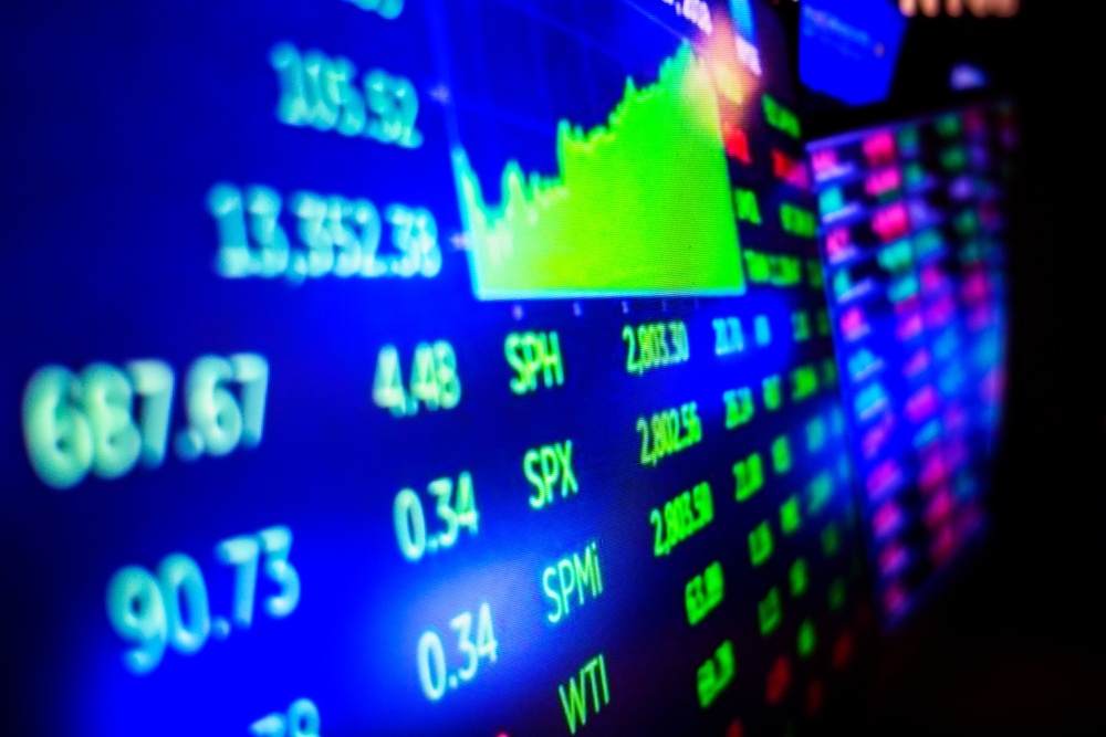 Stock market chart with trading graph on screen. financial background. — Photo