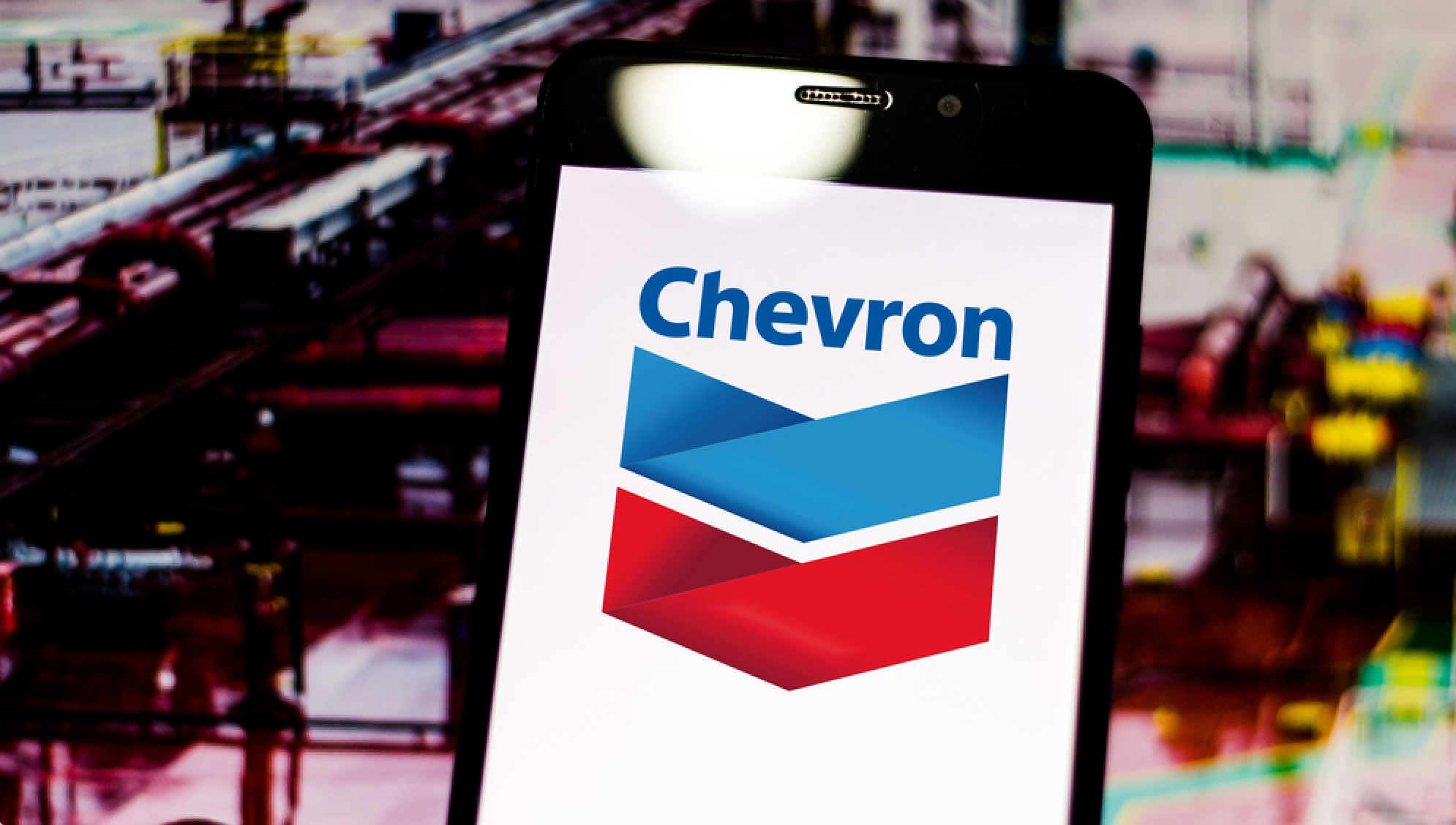 April 29, 2019, Brazil. In this photo illustration the Chevron logo is displayed on the screen of the mobile device — Stock Editorial Photography