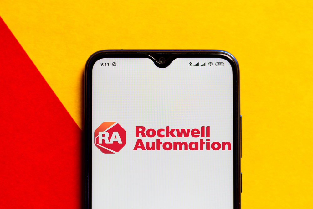 June 29, 2020, Brazil. In this photo illustration the Rockwell Automation logo seen displayed on a smartphone — Stock Editorial Photography