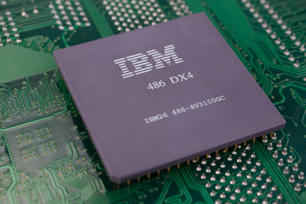 KYIV, UKRAINE - Feb. 17, 2018. IBM 486DX4 processor on circuit board. — Stock Editorial Photography