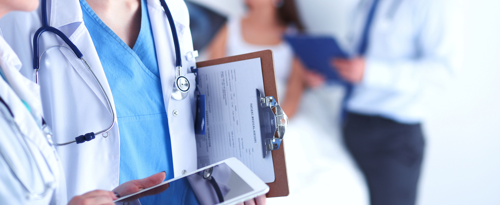 Young woman doctor holding a tablet pc — Photo