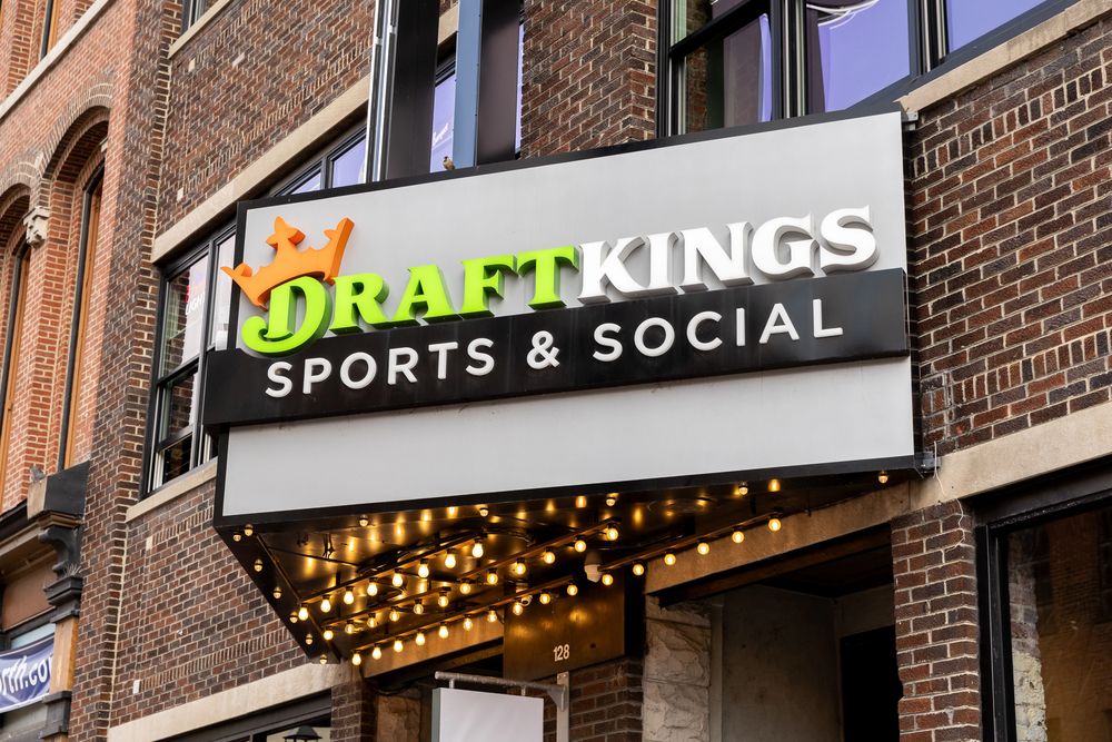 Nashville, TN, USA - March 8, 2025: DraftKings Sports and Social is a bar and restaurant in downtown Nashville on 2nd Avenue featuring games, sports, music, and drinks. — Stock Editorial Photography