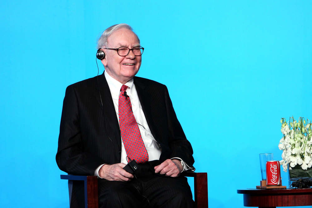 U.S. investor and philanthropist Warren Buffet listens to a question during a press conference in Beijing, China, 30 September 2010.Microsoft Corp. co-founder Bill Gates and billionaire investor Warren Buffett met Chinas super-rich Wednesday (29 Sept