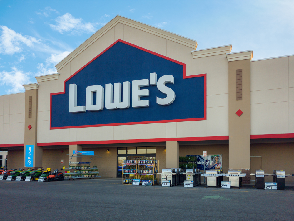  Landscape Close up View Lowe's Store Storefront.