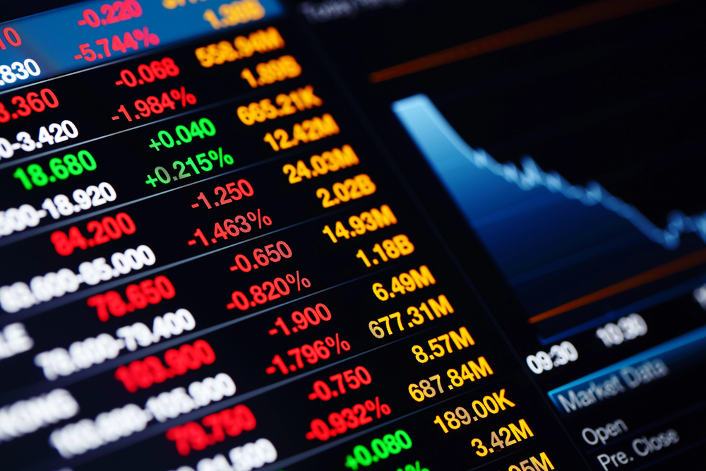 Stock market data on screen — Photo